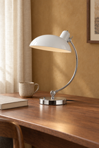 Hemton – Bauhaus bordslampa med välvd kromarm