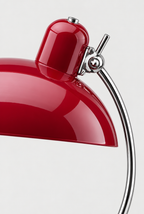 Hemton – Bauhaus bordslampa med välvd kromarm