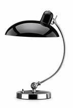 Hemton – Bauhaus bordslampa med välvd kromarm – vit bakgrund